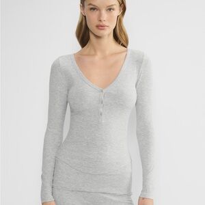 Aritzia Luxe Lounge Fundamental Henley Longsleeve Light Gray S